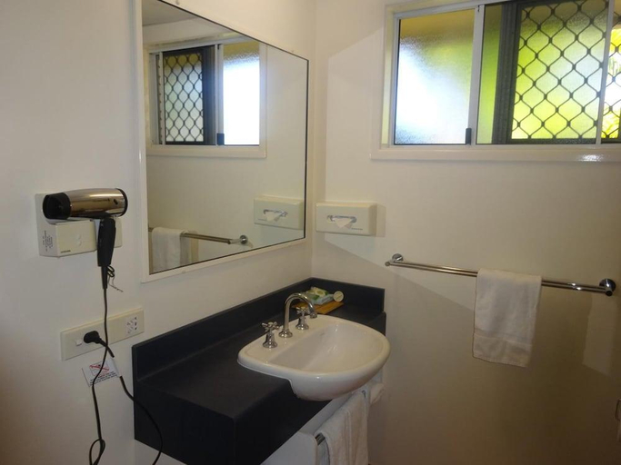 Bathroom 5, Boulevard Lodge, Bundaberg