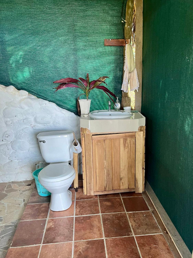 Bathroom 5, El Cerrito, Golfito