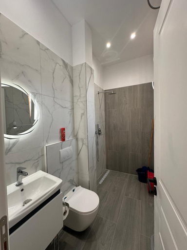 Bathroom 2, Blue Apartments, Vlorës