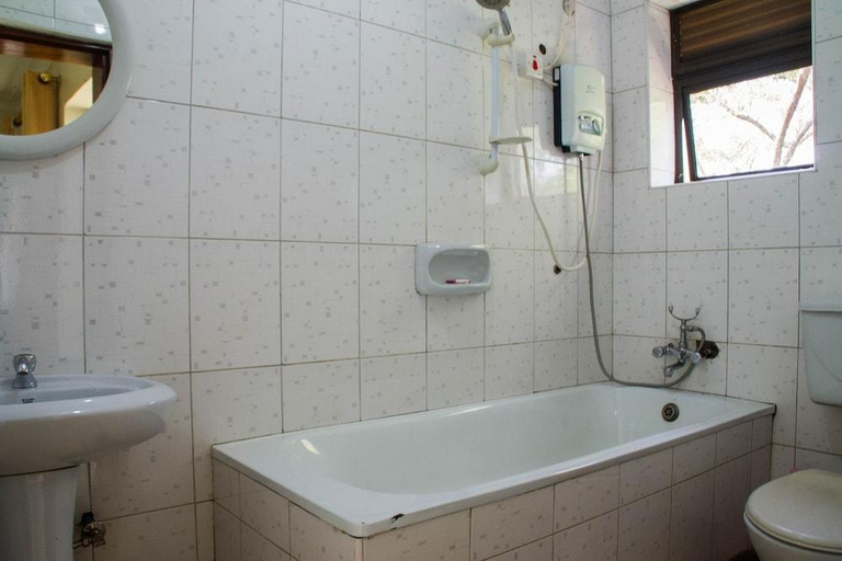 Bathroom 4, Hotel Victory Bijja, Buruli