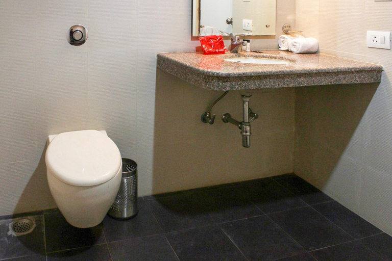 Bathroom, Hotel O Green Lotus, Delhi