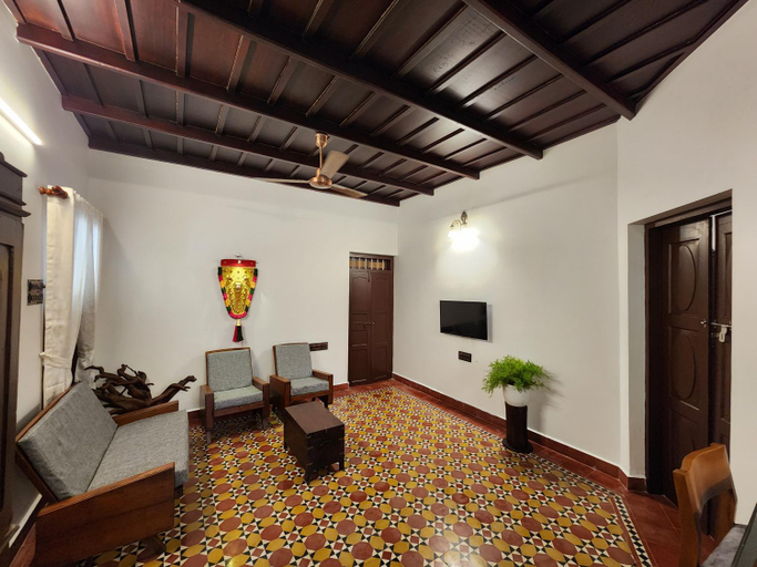 Others 4, Pete's Inn, Ernakulam