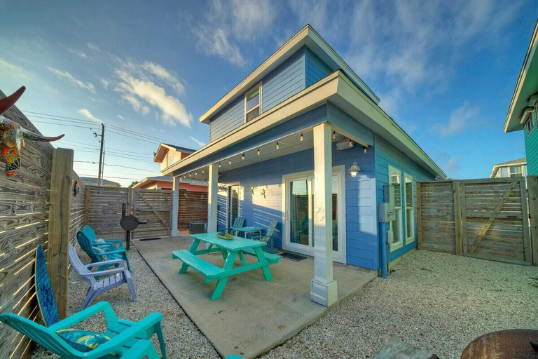 Exterior & Views 2, Private Yard, Shared Pool Near the Beach Bluetique Hotel by Avantstay, Nueces