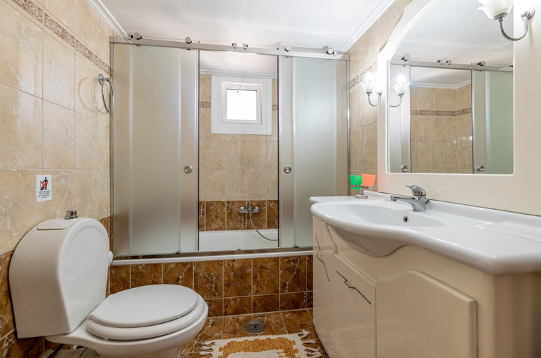 Bathroom 3, Arazzo Apartments, Ionian Islands