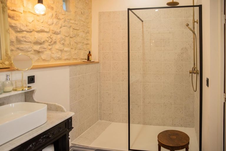 Bathroom 3, Maison Roucas - Restaurant et chambres d'hotes, Drôme