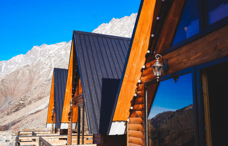 Exterior & Views