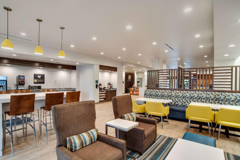 Food & Drinks, MainStay Suites Carlisle - Harrisburg, Cumberland