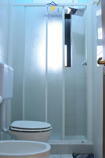 Bathroom 2, Blu Celeste - by AP Apartment, Lecce