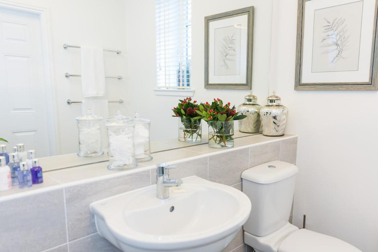 Bathroom, Town and Country Charleston Apartments, Aberdeenshire
