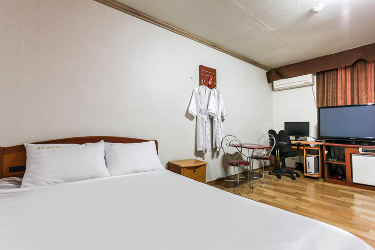 Bedroom 3, Gangneung S, Gangneung