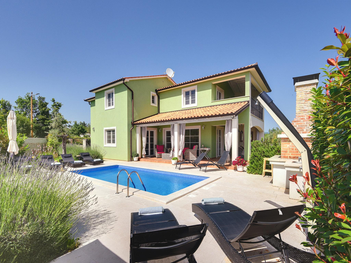 Sport & Beauty 2, Villa in Rakalj near Beach with Pool, Marčana