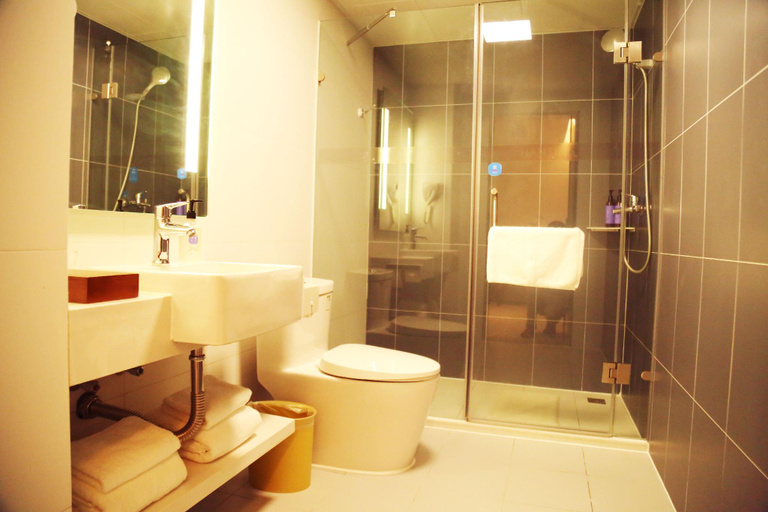 Bathroom 3, Hanting Hotel Kaifeng Millennium City Park, Kaifeng