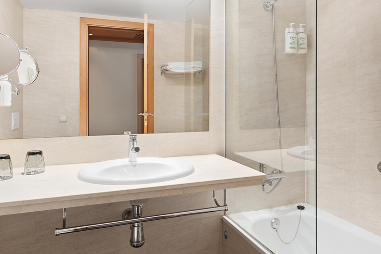 Bathroom 4, Class Valls, Tarragona