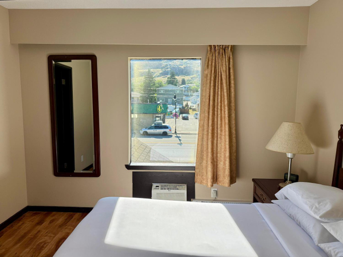 Bedroom 2, King Hotel, Okanagan-Similkameen
