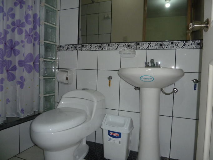 Bathroom, La Casa de Maruja B&B, Huaraz