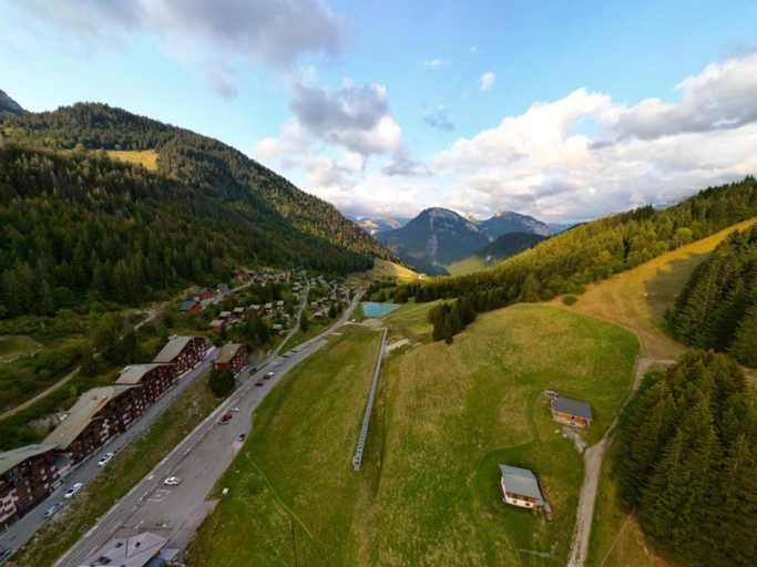 Others 2, Chalet in Saint-Jean near Ski Lift, Haute-Savoie