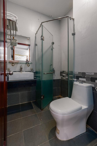 Bathroom, Bellav Hotel Da Nang, Da Nang