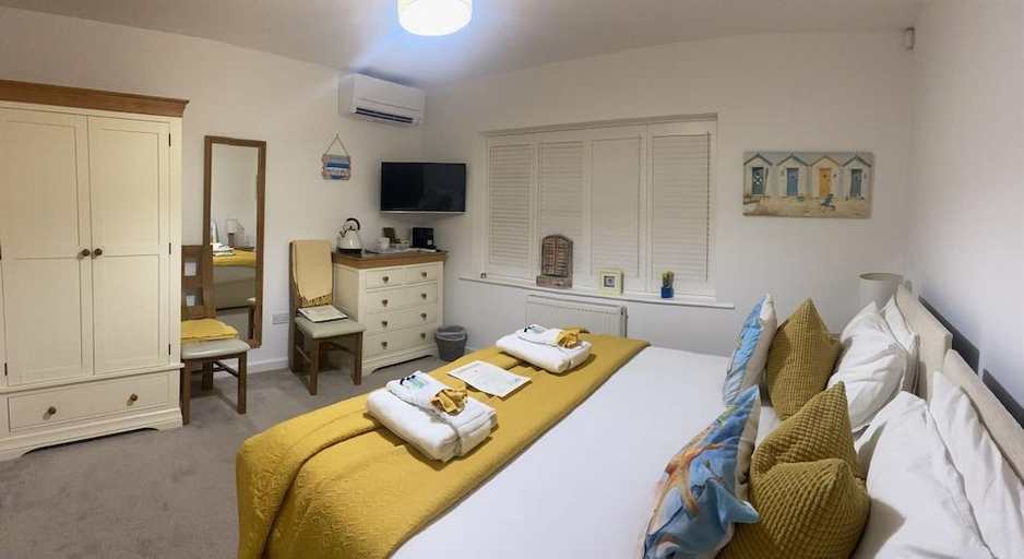 Others 2, Avon Beach Bed & Breakfast, Dorset