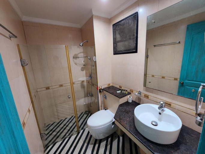Bathroom 5, Riviera Hermitage, North Goa