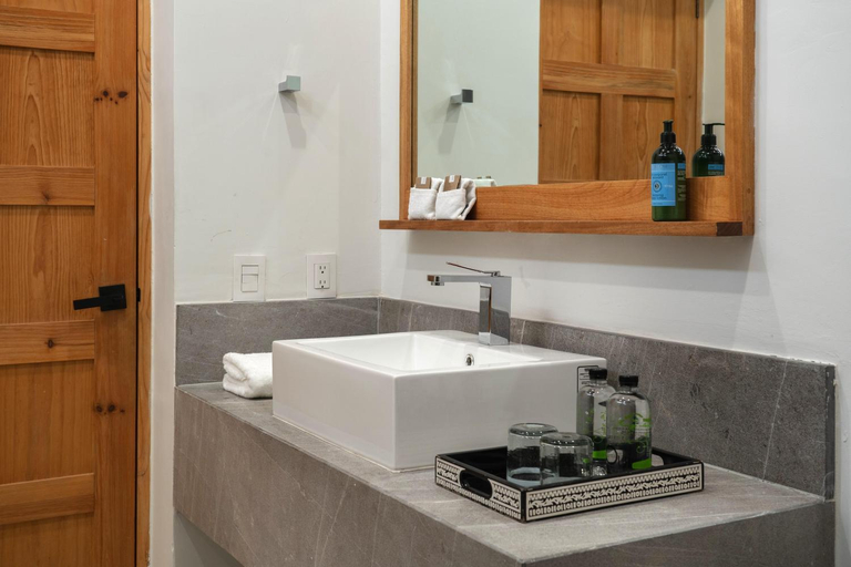 Bathroom 3, Sombra del Agua, San Cristóbal de las Casas