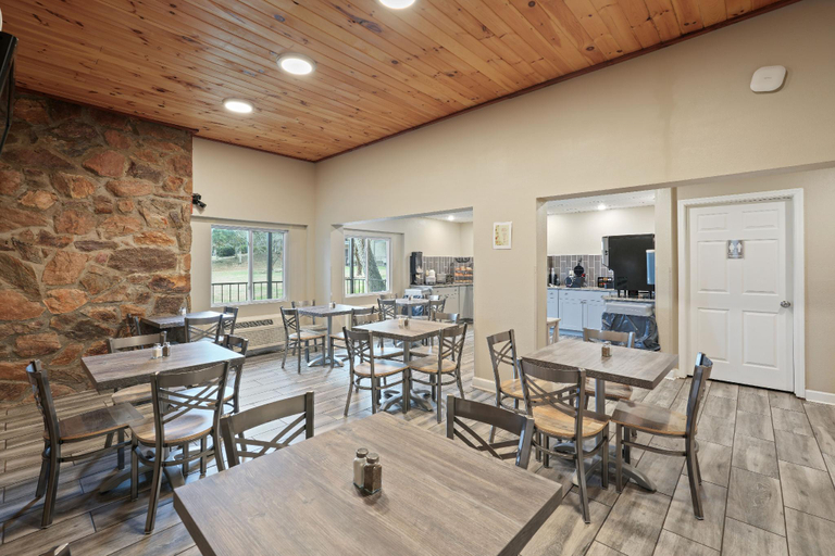 Food & Drinks 5, Tremont Lodge Resort, Blount