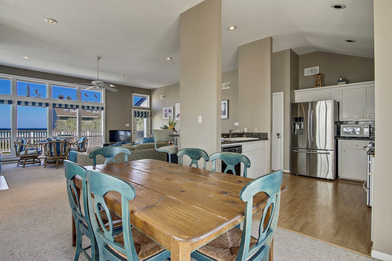 Food & Drinks 5, Indian Summer by Ryson Vacation Rentals, Galveston