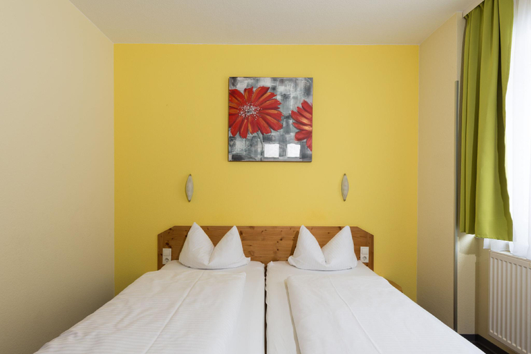 Bedroom 4, Hotel Cafe Demling, Würzburg
