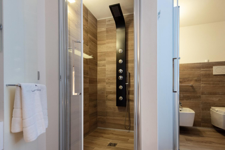 Bathroom 2, White, Lecce