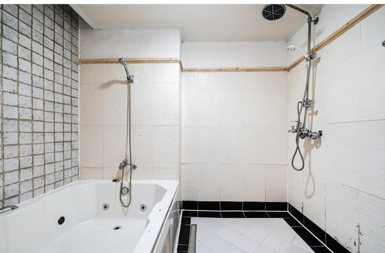Bathroom 4, Asan Paradise Hotel, Asan
