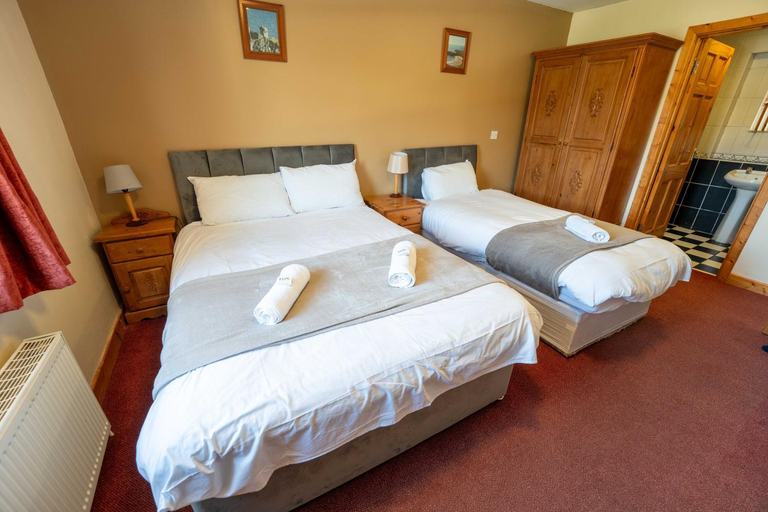 Bedroom 2, Aras Ghleann Cholm Cille