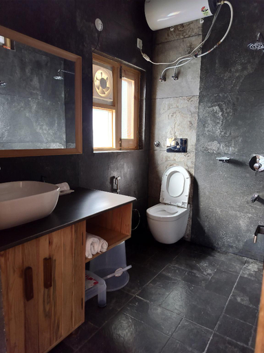 Bathroom 4, Shepherds Of Dharamshala, Kangra