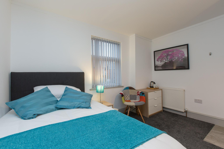 Bedroom 2, Crewe Rooms @ Samuel Street Crewe, Cheshire East
