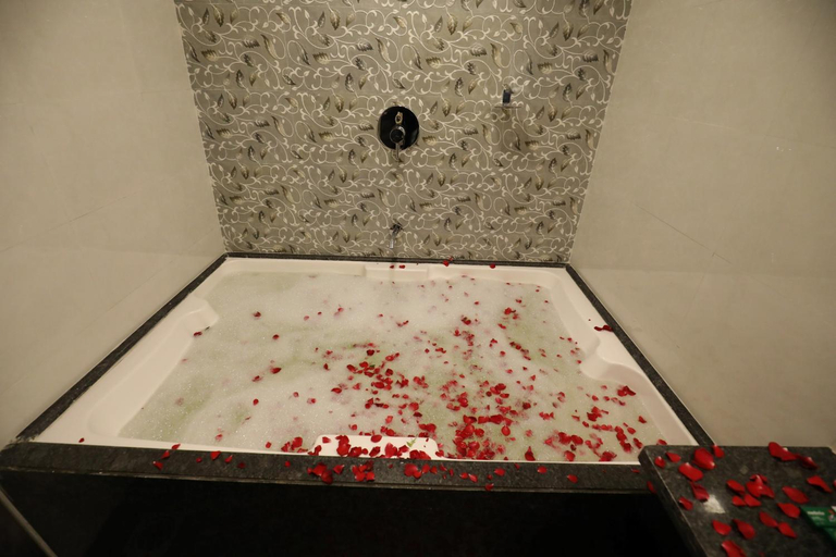 Bathroom 2, Imperial Grande, Pune