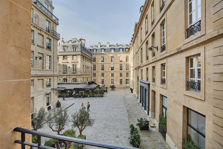 Exterior view 4, Sumptuous apartment Louvre/Palais Royal, Paris
