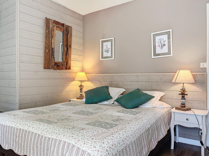 Bedroom 2, La Ferme de Kerraoul, Finistère