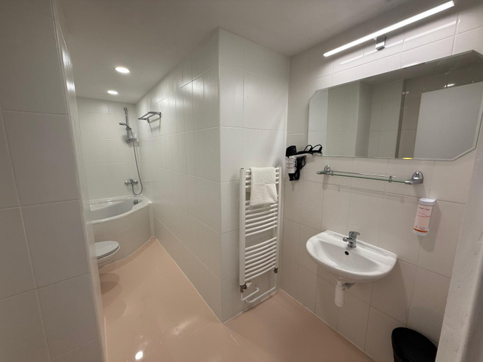 Bathroom 3, Gremium Apartments, Bratislava I