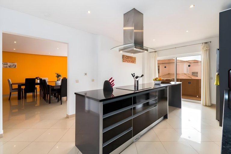 Others 4, Wide luxurious villa with heated pool and jacuzzi, Albufeira