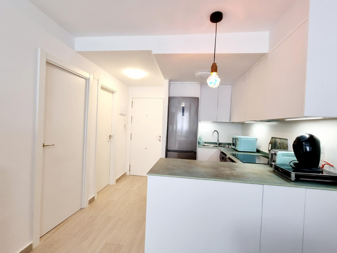 Kitchen 4, Modern and Cozy Apartment Just Steps from Los Locos Beach, Alicante
