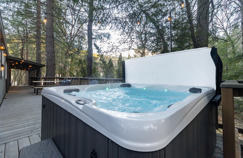Sport & Beauty 2, Cave Springs Resort, Siskiyou