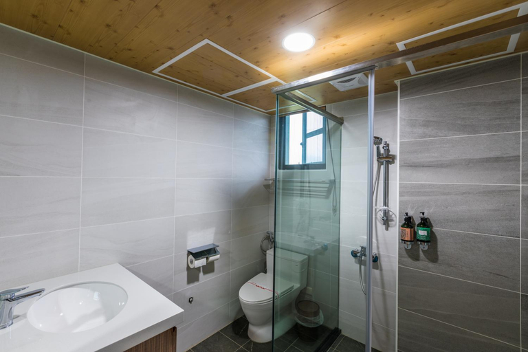 Bathroom, Gaodiyuan Tea B&B, Chiayi County