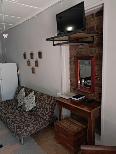 Others 3, Hopetown Guesthouse, Pixley ka Seme