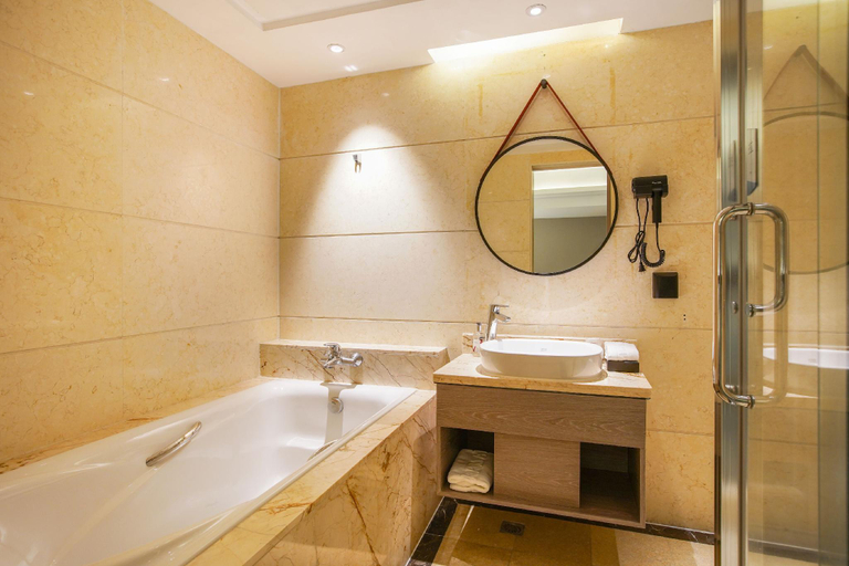 Bathroom, Borrman Hotel Yangjiang Baili Square, Yangjiang