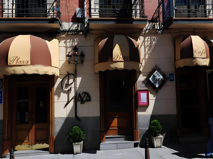 Exterior view 2, Hostal Plaza, Segovia