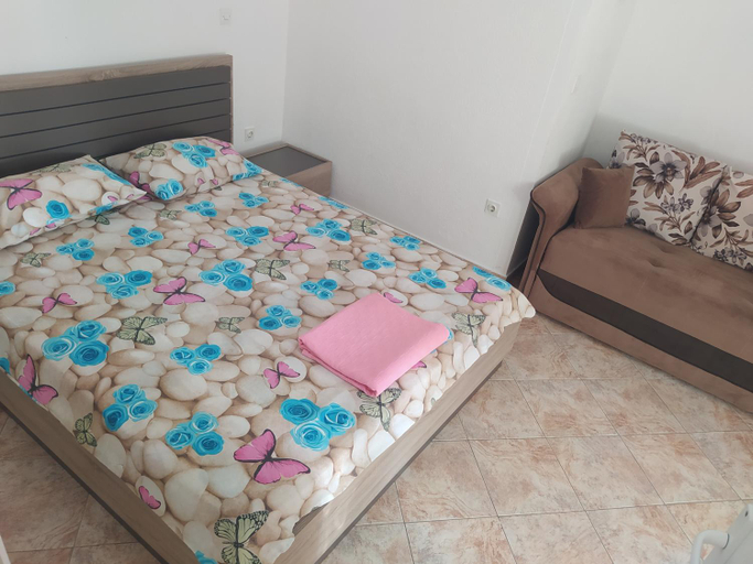 Others 3, Petrovic apartmani