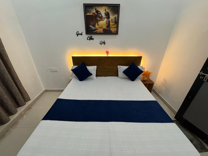 Bedroom 2, Shree Radha Vallabh Palace, Mathura