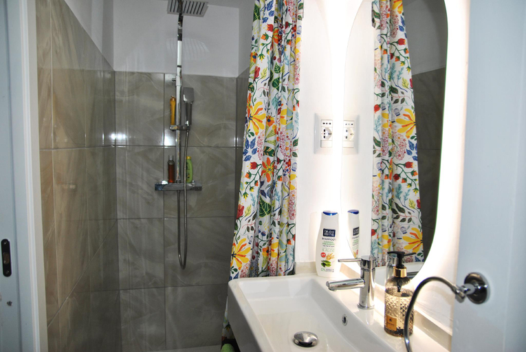Bathroom 4, Villa Giulia Resort with private pool and stunning sea views, Latina