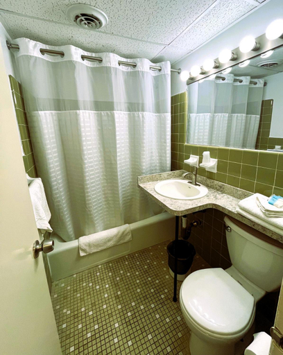 Bathroom 3, Landmark Motel, Cape May