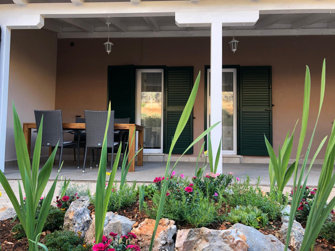 Others 5, Apartments Dona, Cres