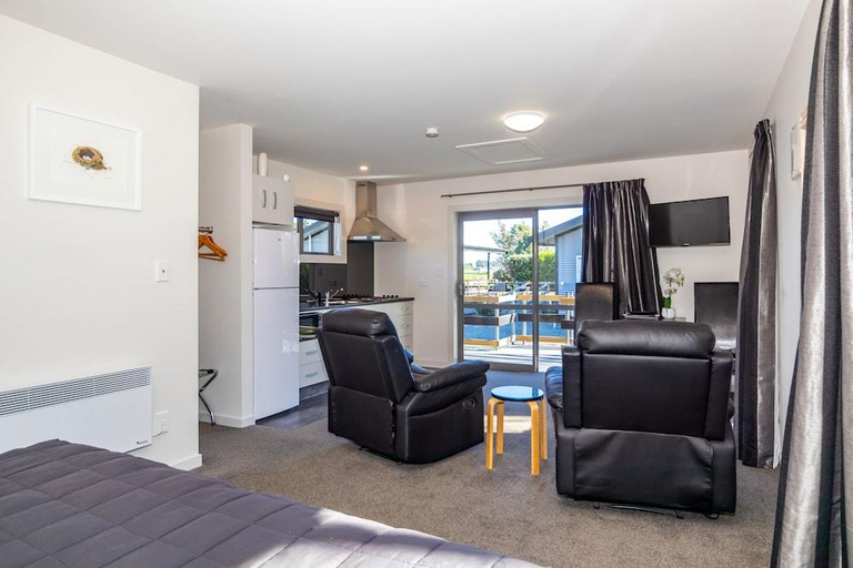 Others 5, Black on Grey, Timaru