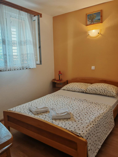 Bedroom 2, Mikulin Apartments, Lumbarda